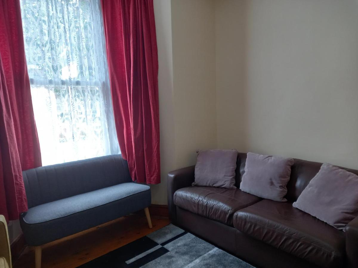 Bubblesbnb- 4 Bedroom House ロンドン エクステリア 写真