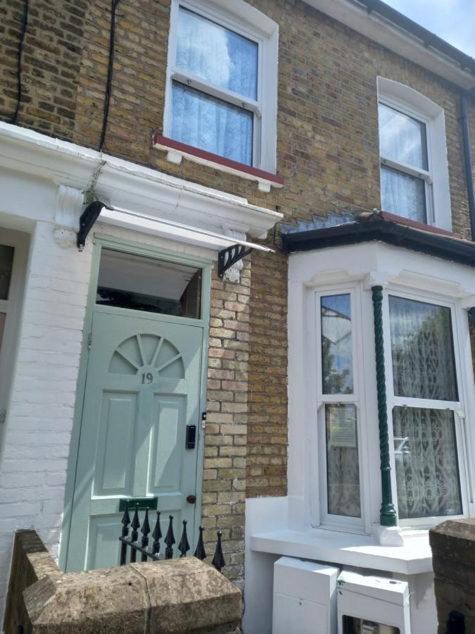 Bubblesbnb- 4 Bedroom House ロンドン エクステリア 写真