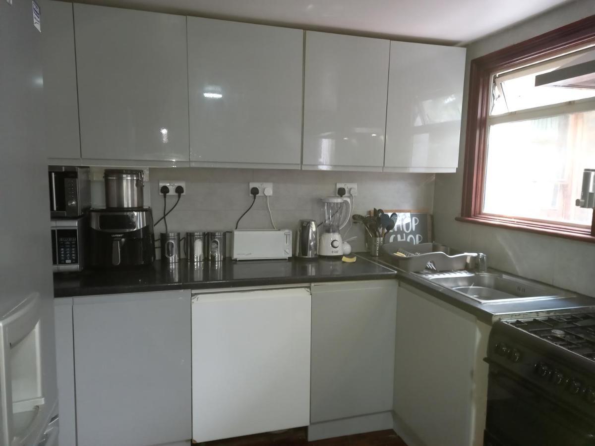 Bubblesbnb- 4 Bedroom House ロンドン エクステリア 写真