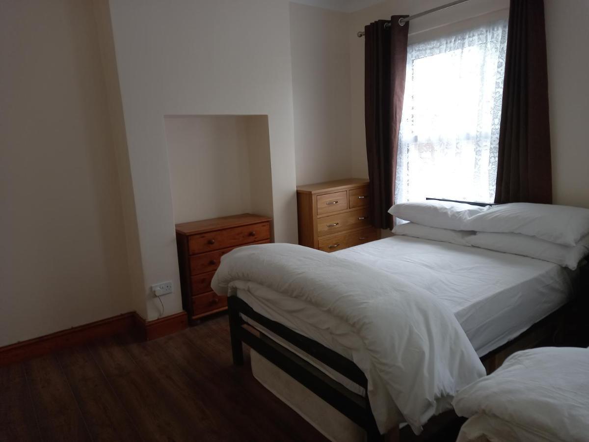 Bubblesbnb- 4 Bedroom House ロンドン エクステリア 写真