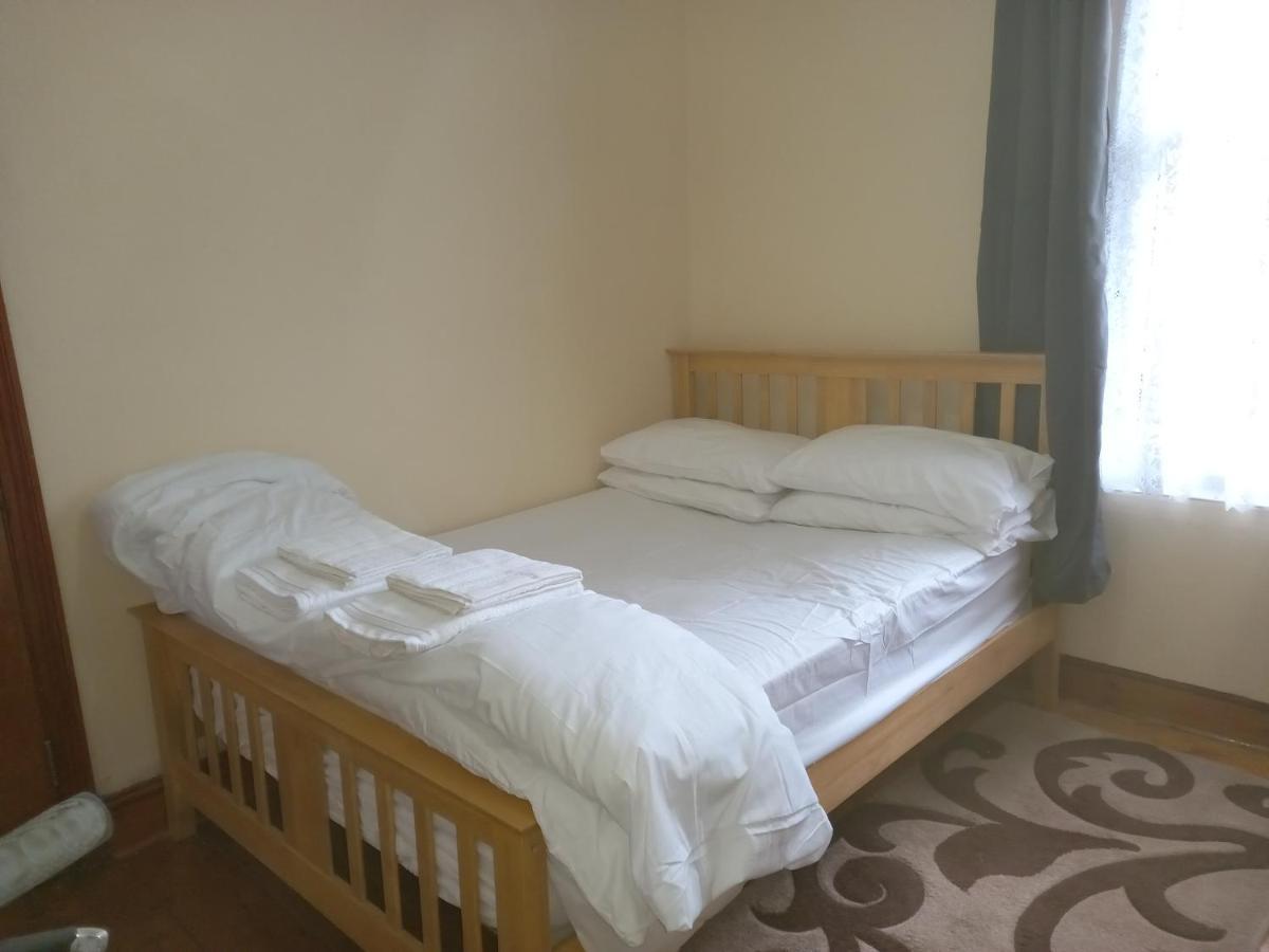 Bubblesbnb- 4 Bedroom House ロンドン エクステリア 写真
