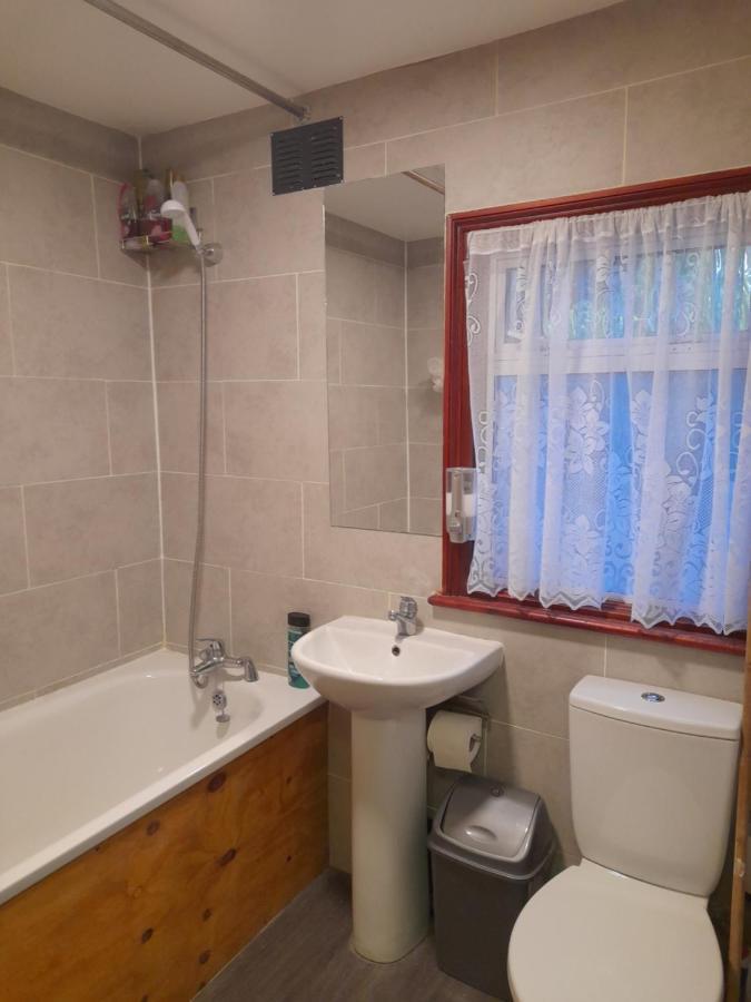 Bubblesbnb- 4 Bedroom House ロンドン エクステリア 写真