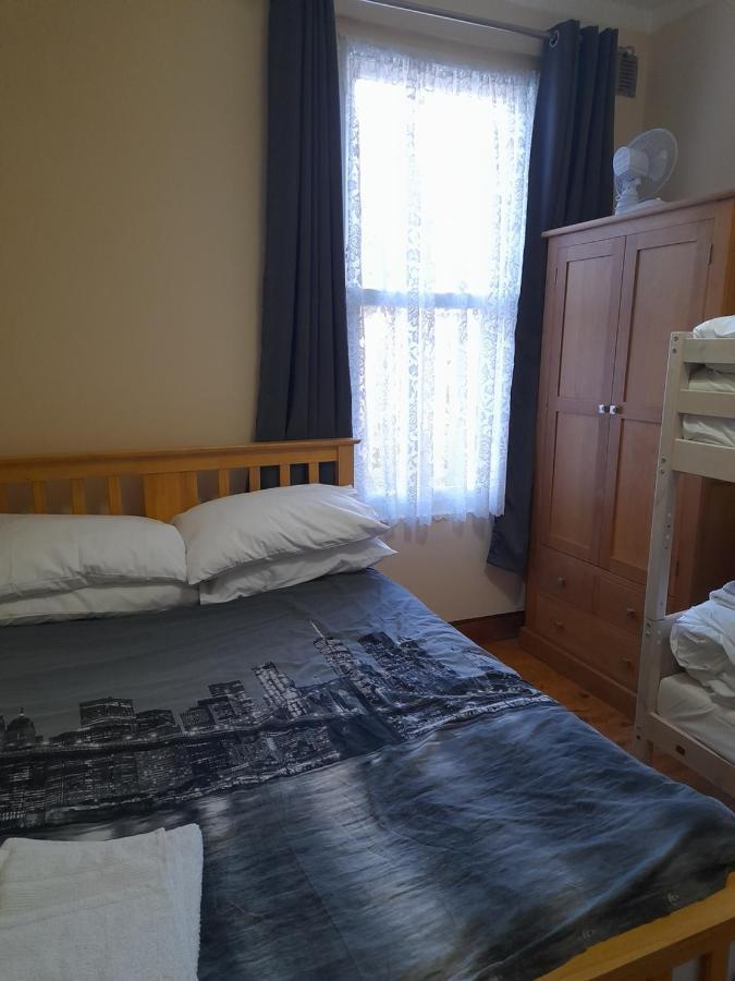 Bubblesbnb- 4 Bedroom House ロンドン エクステリア 写真